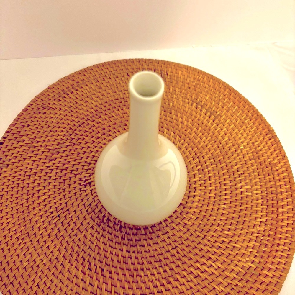 KPM Berlin, Germany White Fine Porcelain bud vase - Picture 2 of 5